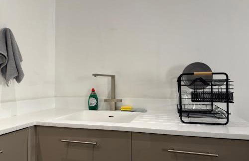 Cozy City Centre Apartment with Free Gym and Free Coffee - Photo 78