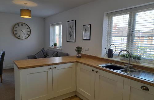 The Stables a Contractor Family 2 bed Town House in Central Melton Mowbray - Photo 4