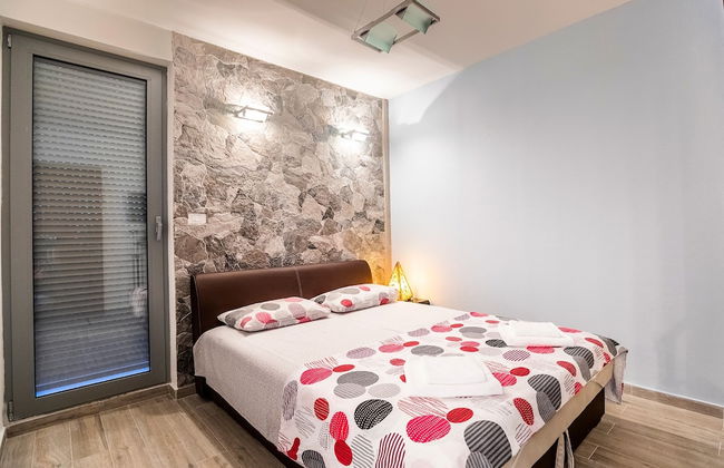 Modern apt Close to Znjan Beach, With big Terrace - Photo 3