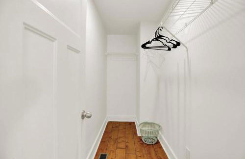 Fountain Square Gem with Rooftop Patio & Fire Pit- Family Friendly - Foto 25