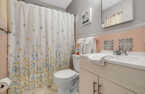 Spacious Stay Steps from FAMU Ideal for Groups - Foto 8