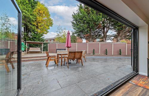 Contractors Heaven-POOL TABLE-THREE BEDROOM HOUSE WITH SEPARATE ONE BEDROOM SELF CONTAINED-Close to AIRPORT - Foto 43