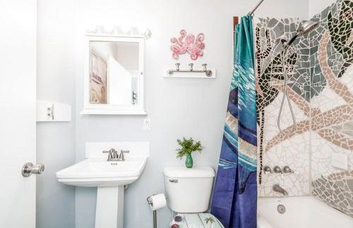 Why Knot Getaway…Rooftop with WaterView! Unit E - Foto 13