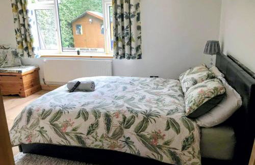 Relaxing Birdsong 4 Bedroom House - Photo 7