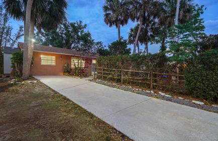 Sunny 3BR Oasis with Water View and Beach Gear Near Siesta - Foto 36