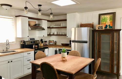 Surf Shack - Steps to the beach, lush fenced backyard by Beach Haven Vacation Rentals - Foto 9