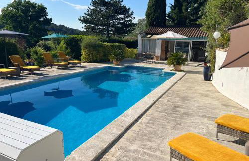 villa spacieuse piscine jacuzzi 8 chambres 16 couchages - Foto 3