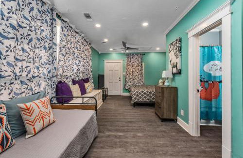 Comfy Studio with King Bed & Full Kitchen - Near Attractions - Foto 11