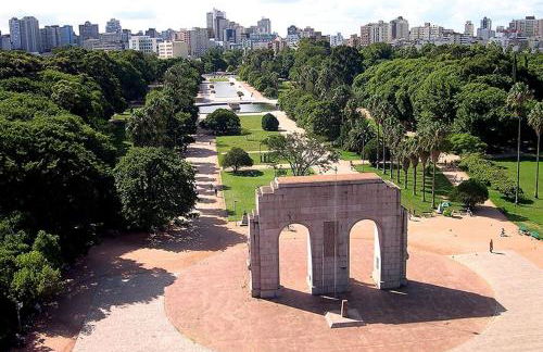 Quarto em apartamento com vida a pé no BOM FIM - Foto 12