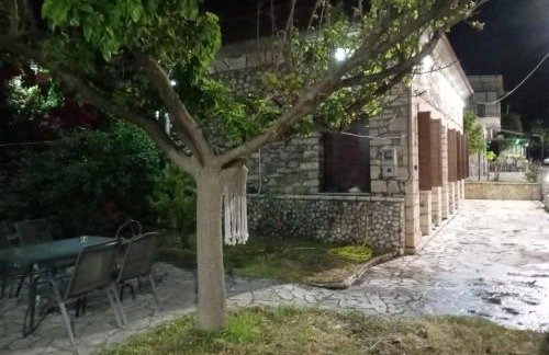 Αρχωντικα στην Τρiχονιδα - Foto 5