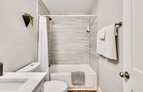 Global Cup Love for Dallas - Close to Deep Ellum & AAC - Foto 35