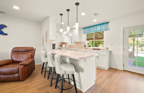 Bay Park Garden Paradise - central Location, AC, Washer Dryer & Private yard! - Foto 18