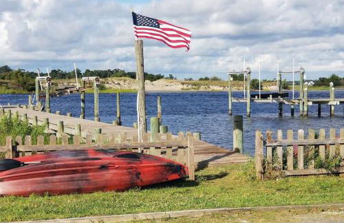 Dock House, Close to Camp Lejeune, water access, DOCK, king bed - Foto 7