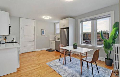 Spacious & Inviting 1BR Apt in Chicago - Cullom B2 - Photo 6