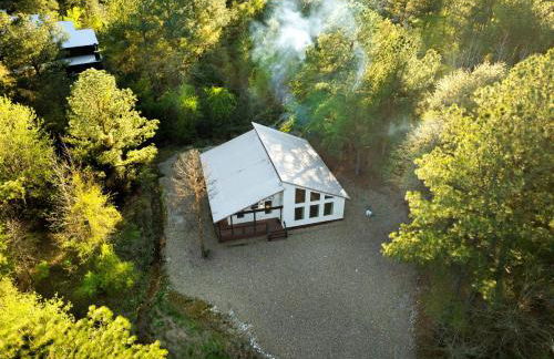 NEW Farmhouse-Chic Cabin with Hot Tub & Firepit - Foto 34