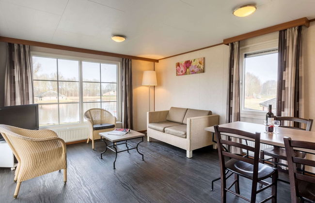 Well Furnished Mobile Home with Microwave near Water - Photo 8