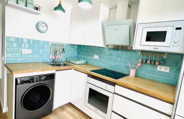 APARTAMENTO NUEVO CÉNTRICO en PRIMERA Línea de playa con vistas al Mar, Piscina, aire acondicionado y wifi - Foto 5