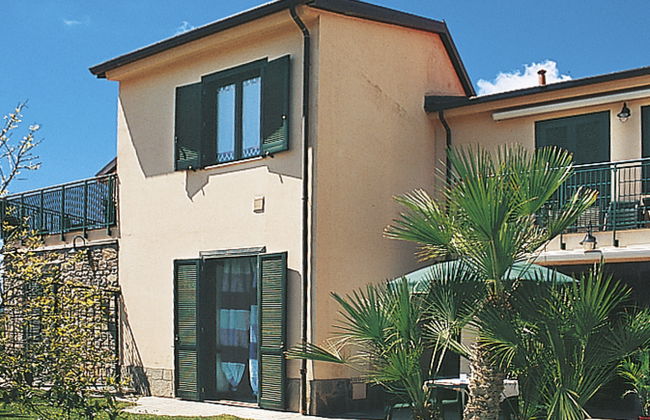 3 bedroom Apartment in Cipressa with swimming pool and garden - Photo 25