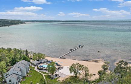 Gorgeous Grand Traverse Bay Beach Front Condo - Foto 19