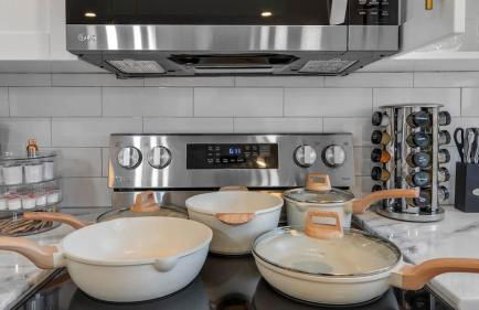 Mid-Century Modern Retreat by Coffee, Food + Shops - Foto 12