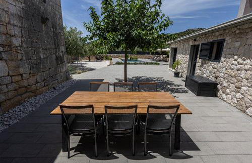 Villa Bosilen with private pool, near Trogir, Split airport, quiet area, family villa - Photo 17