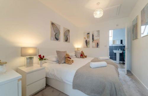 Stylish 3 Bed, 3 Bath, Garden & Drive for 2 cars - Foto 17