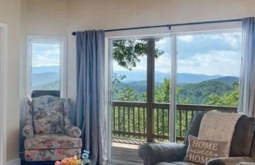 Red Rooster Family Cabin w/Hot Tub+Fire Pit+View - Foto 23