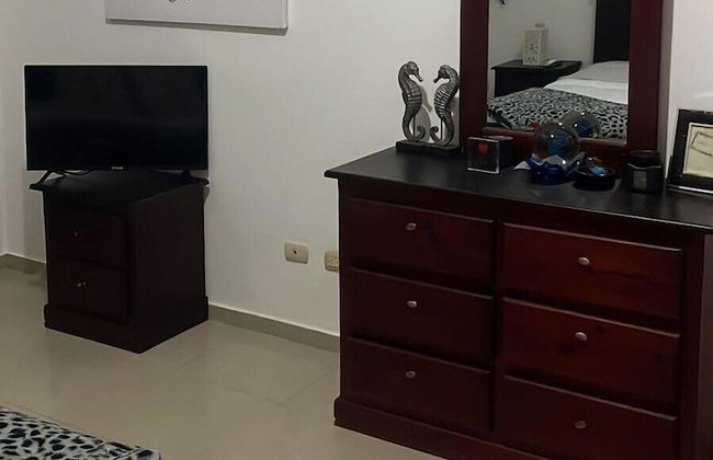 2 Minutes Walk to Beach Huge 3 bdrm Condo with Pool - Photo 5