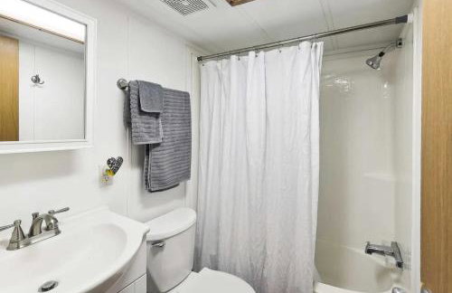 Cabin 9 ~ Toronto Lake: Fishing, Swimming & More! 1 Bedroom Cabin by RedAwning - Foto 56