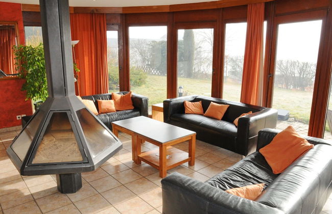 Holiday Home in Somme-leuze With Pool & Sauna - Foto 7