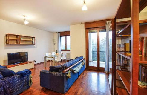 2 Bedroom Awesome Apartment In Sacile - Foto 1