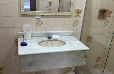 Apartamento incrível em Cabo Frio com localização privilegiada ao lado da praia do forte! - Foto 28
