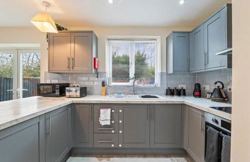 Spacious 3-Bed Home with Driveway Parking - Gloucester - Foto 3