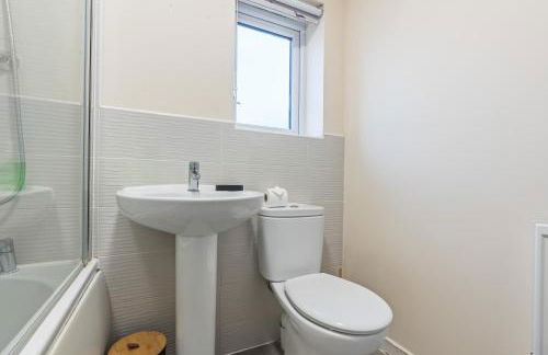 Spacious 4-Bed Home Near Cribbs & Bristol - Foto 7