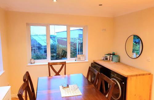 Specious 3bed property with parking & large garden - Foto 10