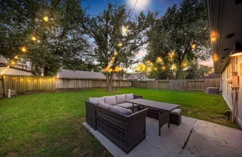 IAH Place: 4 bed, patio-sleeps 8+ - Foto 22