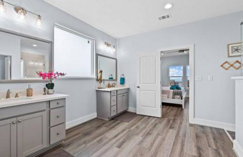 Beachfront oasis! Hot tub, gameroom, double deck!! - Foto 30