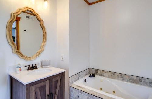 Modern-Rustic Love Cabin in Cosby Deck and Grill - Foto 19