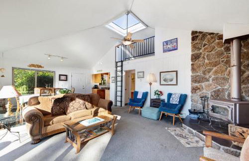 Cove House - Photo 1