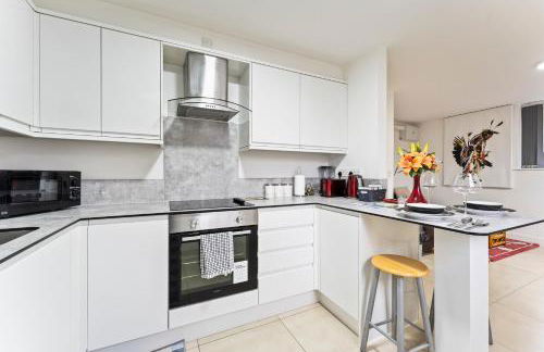 Bloom Court -Sleeps 6-Free Parking with Workspace & High-Speed WiFi - Foto 17