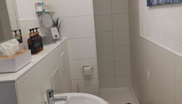 Pauls Hexenhaus Wohnung Hexe mit Fahrrad Garage und Innenhof für Motorräder - Foto 5