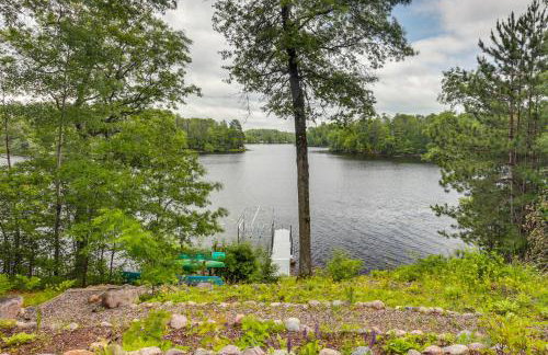 Tranquil Lakefront Cabin Fire Pit, Grill and Patio - Foto 28