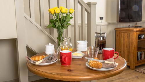 The Dovecote, Stoke Farthing Courtyard - Photo 2