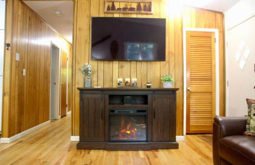 Escape to a 3-Bedroom Cabin in Lower Catskills - Foto 4