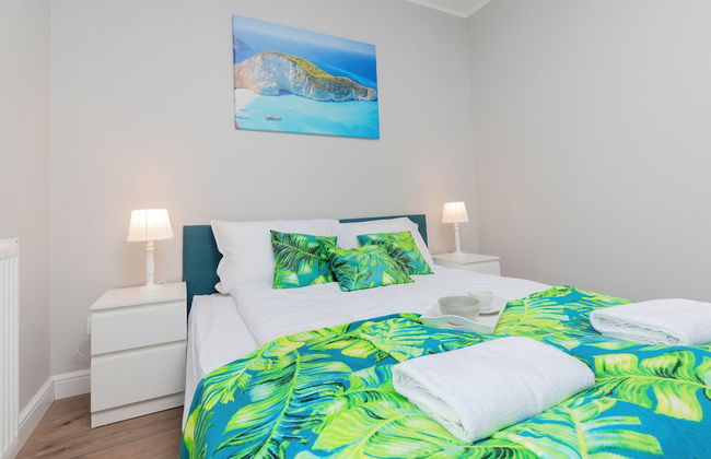 Coast Apartment With Terrace by Renters - Photo 6