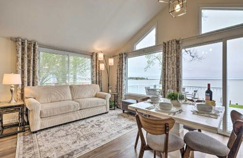 Waterfront Cottage with Private Beach and Deck! - Foto 1