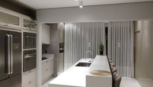 Sobrado com piscina, banheira e garagem coberta. - Foto 2