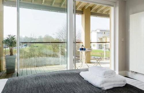 Garden Villa CW70 HOT TUB Lakeside Spa - Foto 18