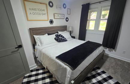 Spacious, Renovated, 5-bedroom Retreat, Near I-85 - Photo 39