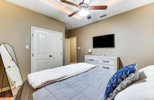 1 Mi to Vackar Stadium Roomy Retreat with Pool - Foto 20